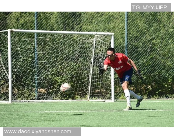 足球小沙发带你畅游绿茵场解读赛事背后的精彩故事与球员心声